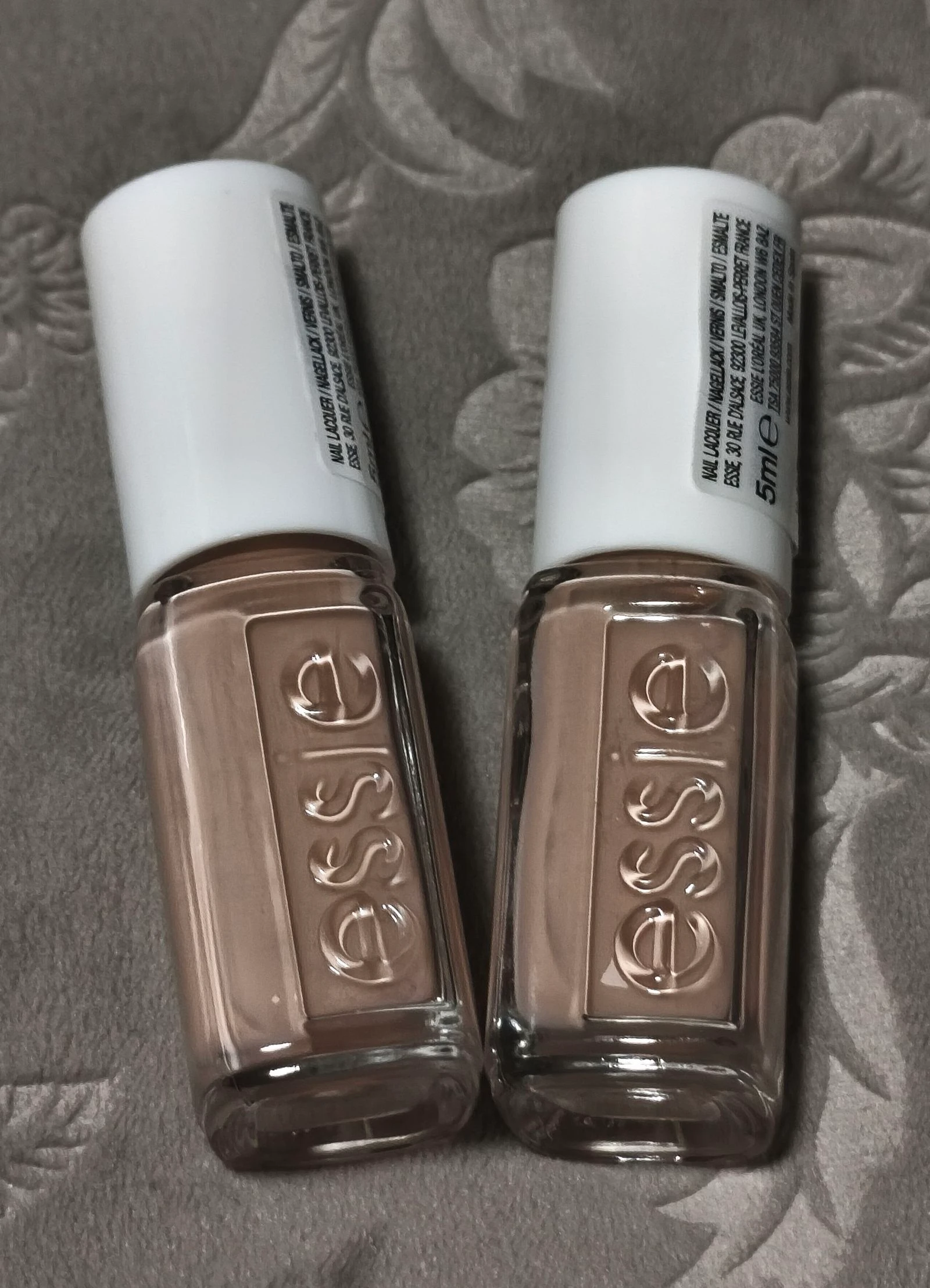 2 esmaltes de Essie